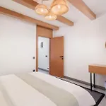 Hotel Lupia Suites *