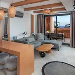 Hotel Lupia Suites *