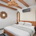 Lupia Hotel *